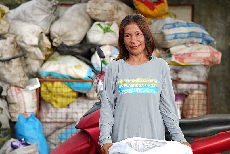 Sammeln von Plastikmüll auf den Philippinen. 